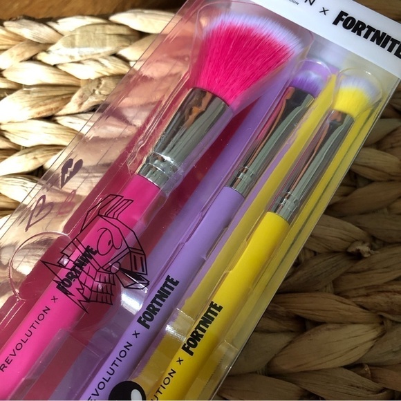 Revolution x Fortnite 3pc Cosmetic Brush set - Picture 2 of 3